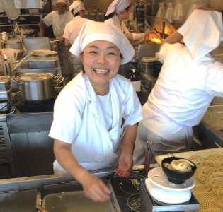 丸亀製麺　伊丹南町店の求人画像