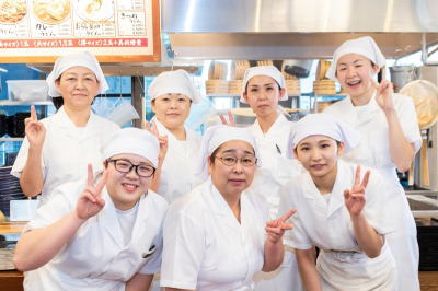丸亀製麺　東京オペラシティ店の求人画像