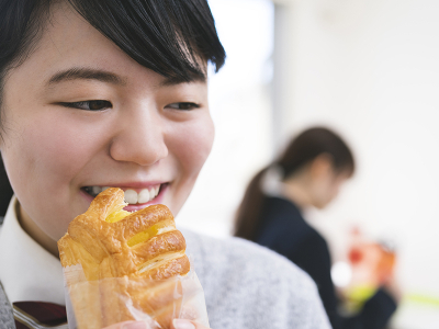昭和女子大学内学食の求人画像
